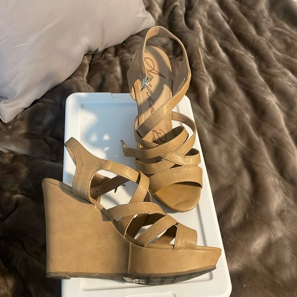 Size 7 American Rag wedges.